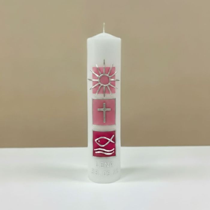bougie de baptême rose avec décor en relief