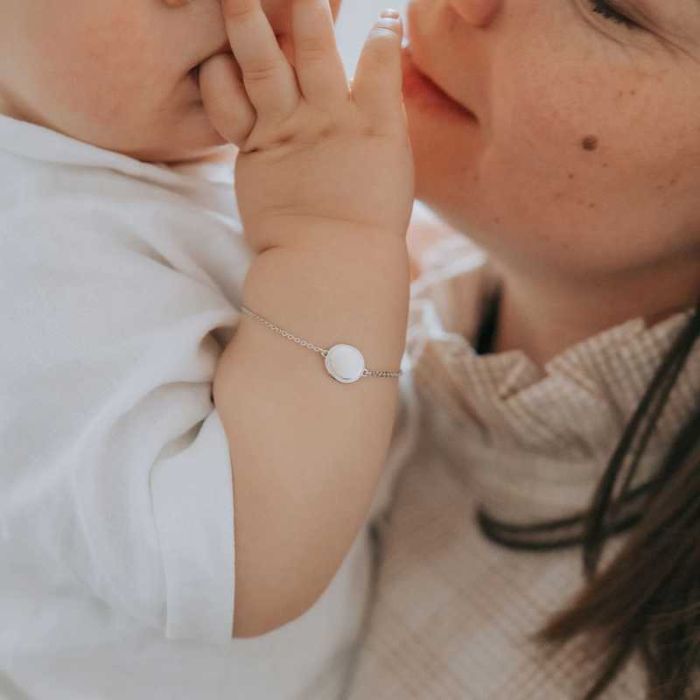gourmette bracelet avec médaille ronde, argenté rhodié de la marque mon petit poids