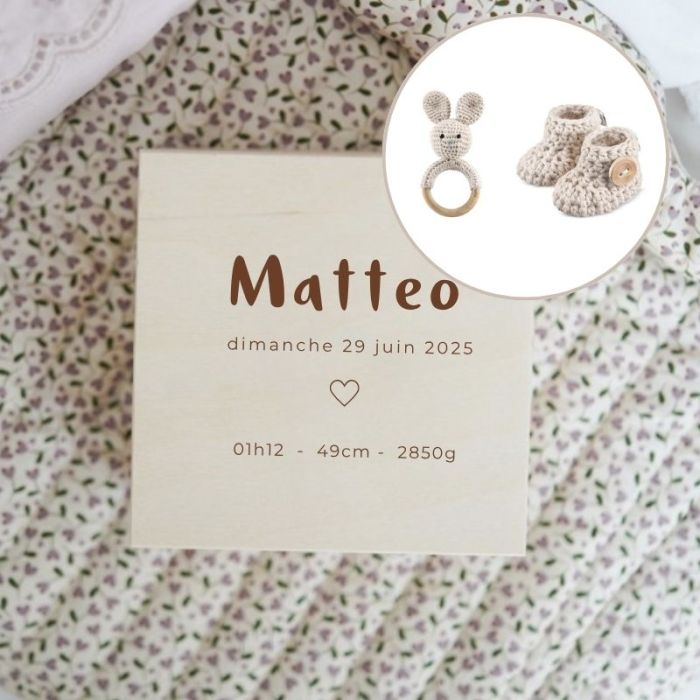 boite naissance personnalisée, articles au crochet beige