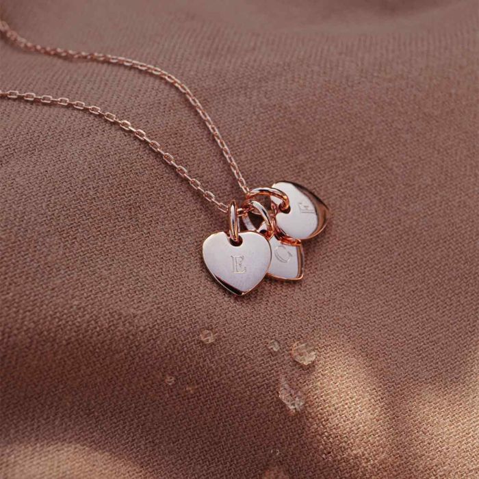 collier 3 petits coeurs avec initiales, or rose