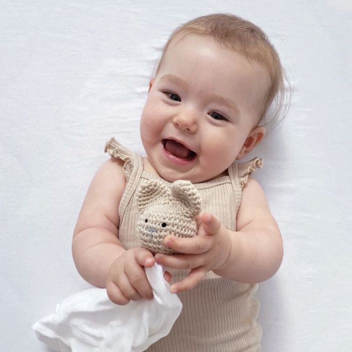 Doudou lapin crochet Maylily beige pour bébé