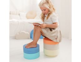 pierre d'équilibre chaise mousse Moes, arc en ciel