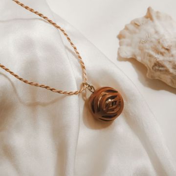 bola de grossesse en bois, Bali, avec son joli cordon