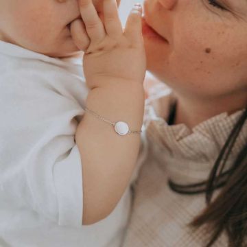 gourmette bracelet avec médaille ronde, argenté rhodié de la marque mon petit poids