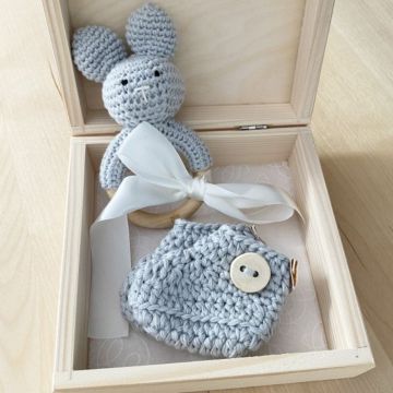 coffret chaussons et hochet gris