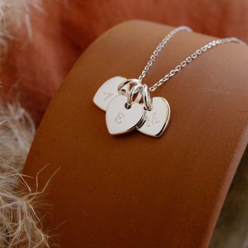 collier argent fete des mères, petits coeur avec initiales