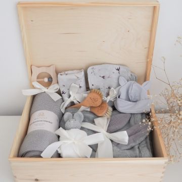 grand coffret en bois avec bestseller nouveau né de la marque Maylily