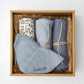 coffret bavoir personnalisé et langes de la marque saga copenhagen