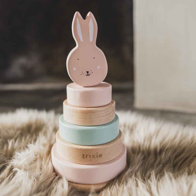 Tour à empiler Trixie Baby Lapin inspirée Montessori pour développer la motricité fine